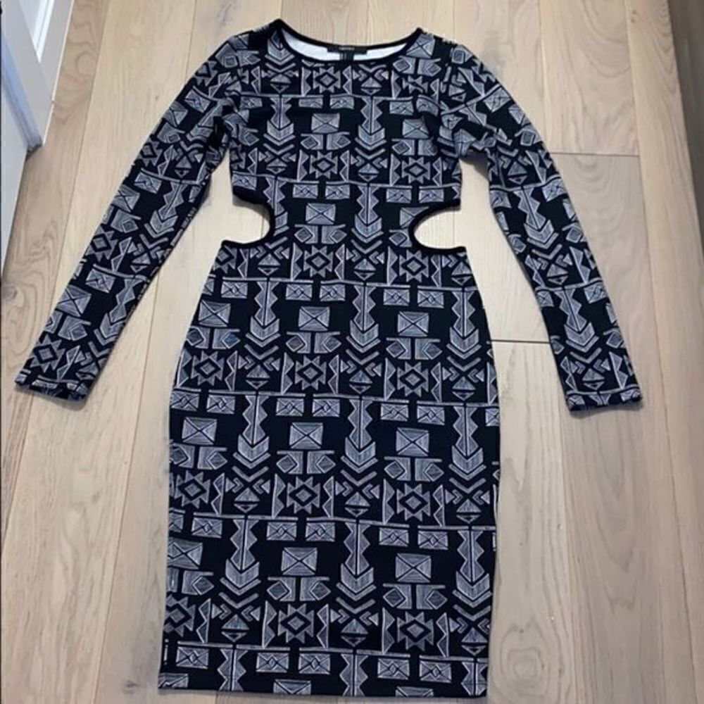 Tribal Printed Body con Dress Forever21 - Picture 2 of 2